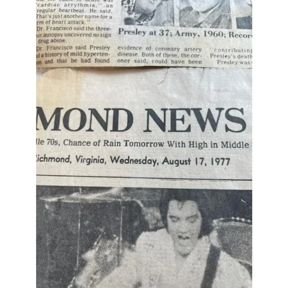 Newspaper Clippings of Elvis Death